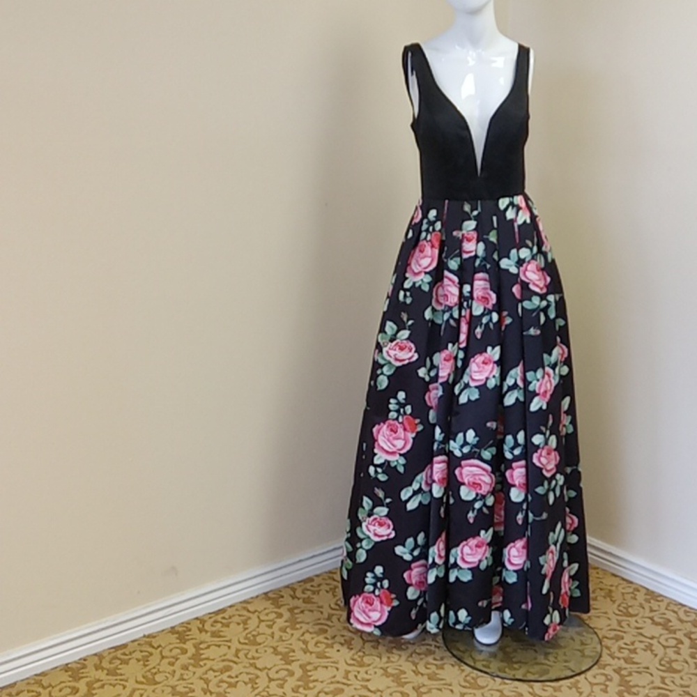 Nariana size small prom dress